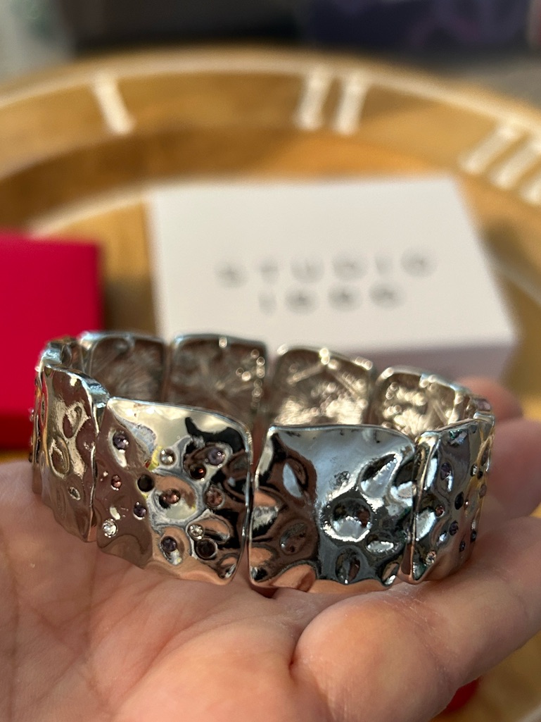 Avon Gleaming Silvertone Stretch Bracelet New Hammered Squares